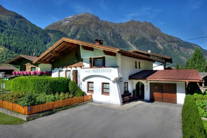 Haus Alexander Apartamento Längenfeld Exterior foto